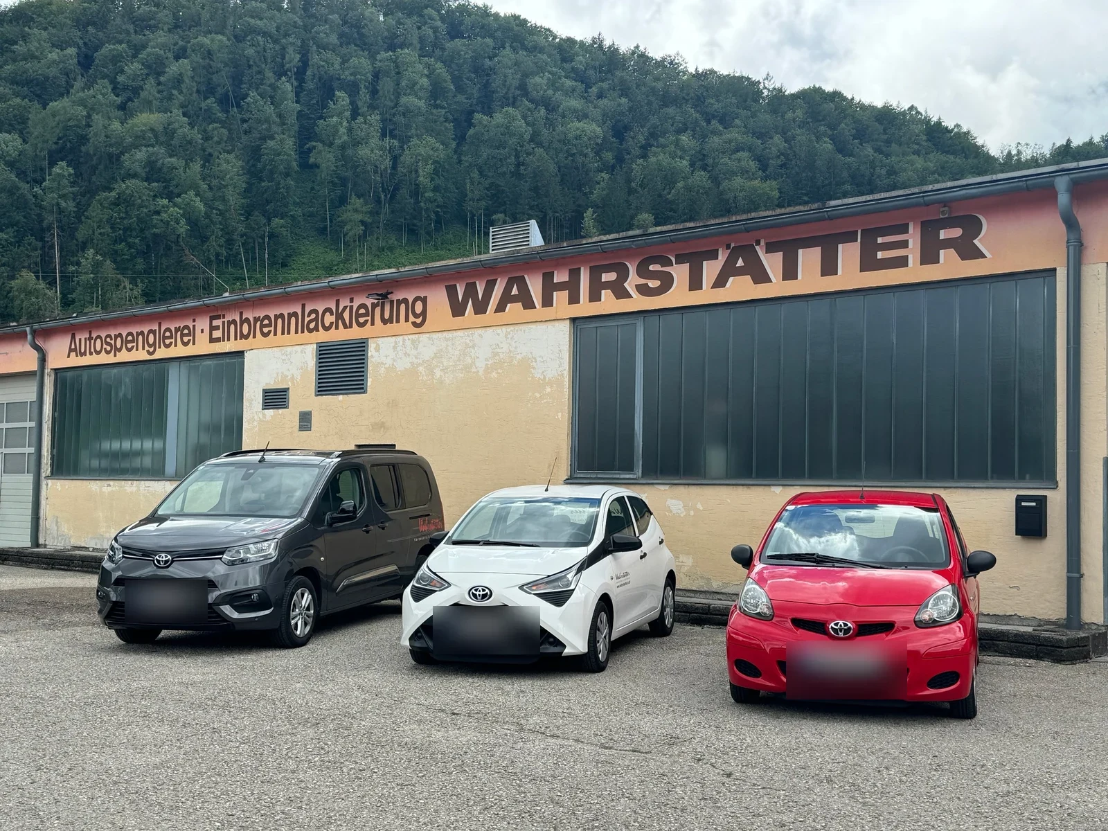 Betriebsgebäude von Wahrstätter Karosserie und Lackierung in Hallein-Taxach