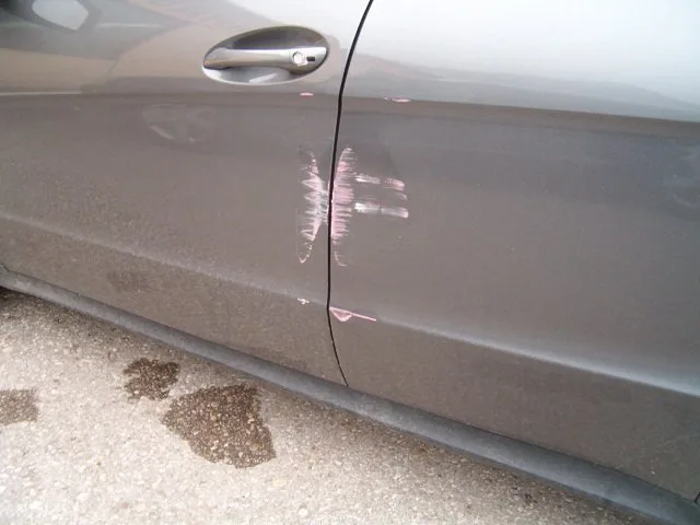 Mercedes A-Klasse mit Schaden vor der Reparatur